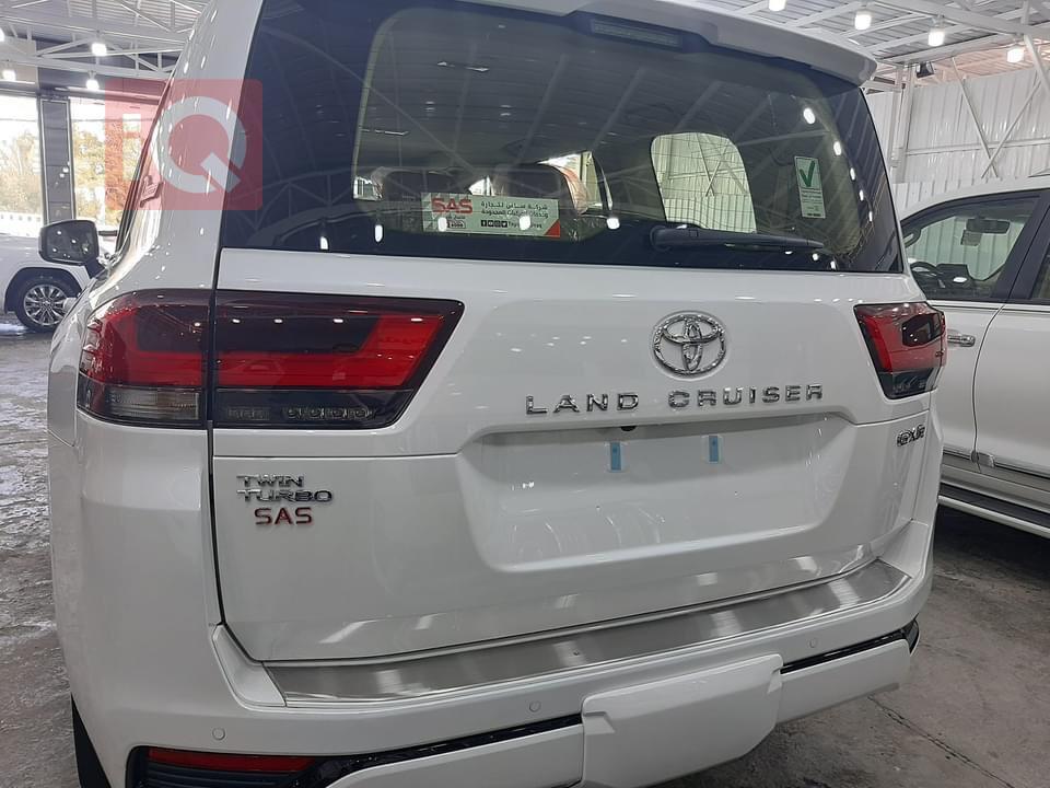 تۆیۆتا لاند کروزەر